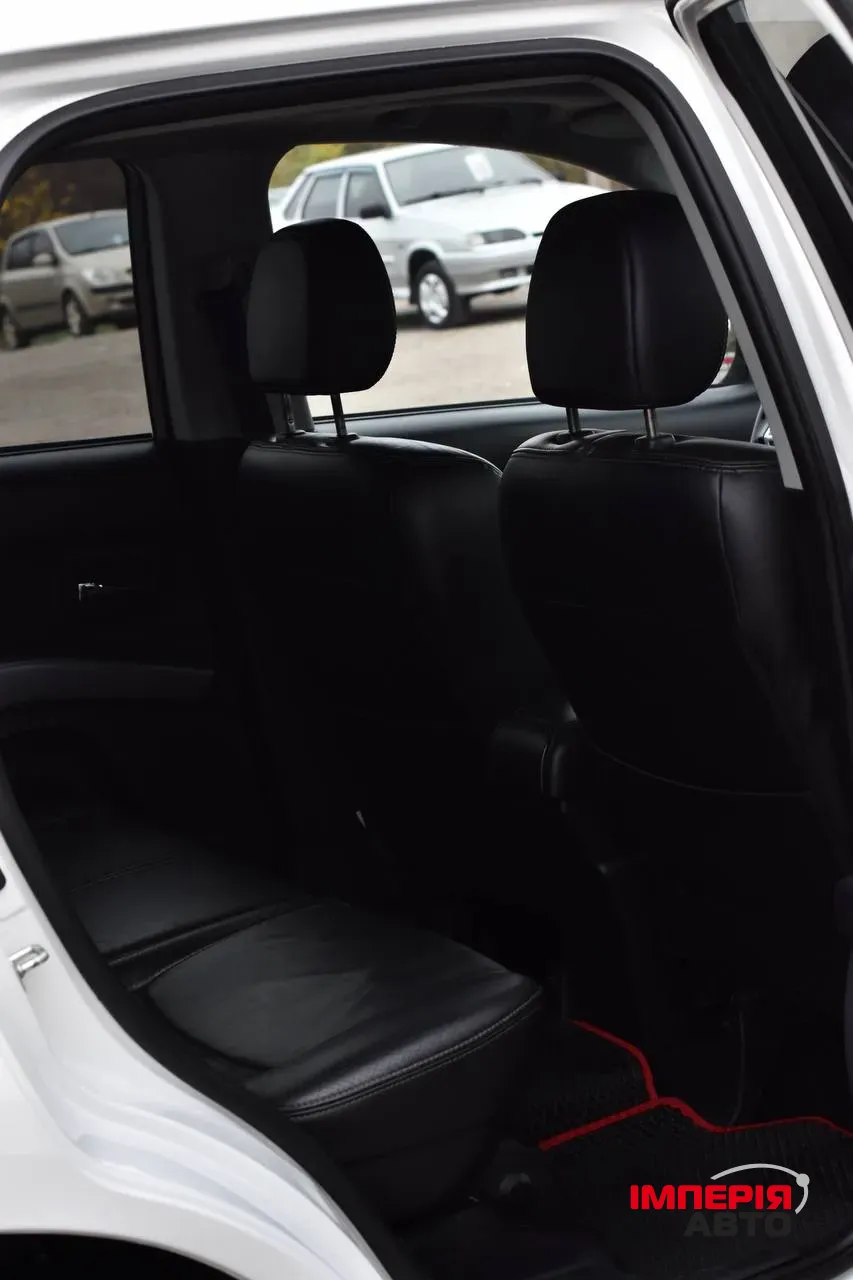 Mitsubishi Outlander - фото 10