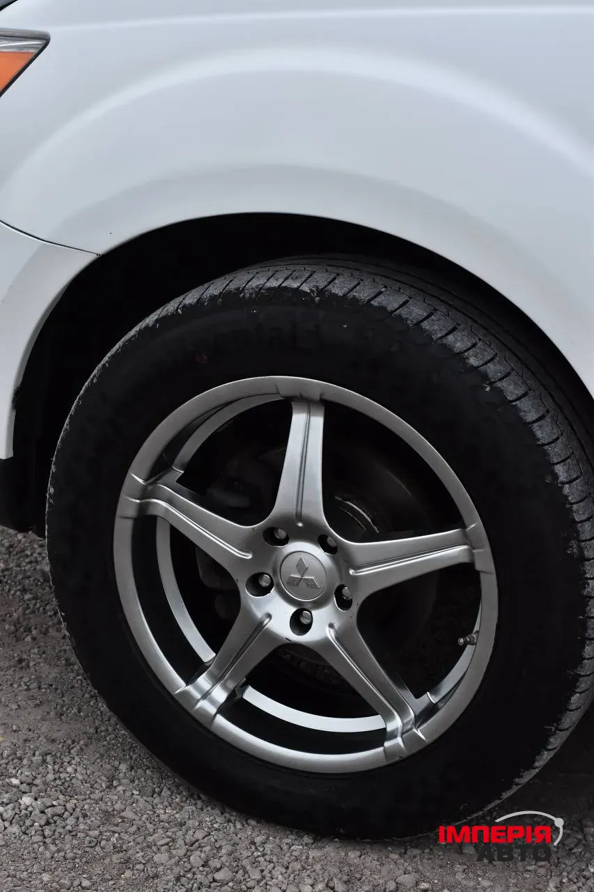 Mitsubishi Outlander - фото 4