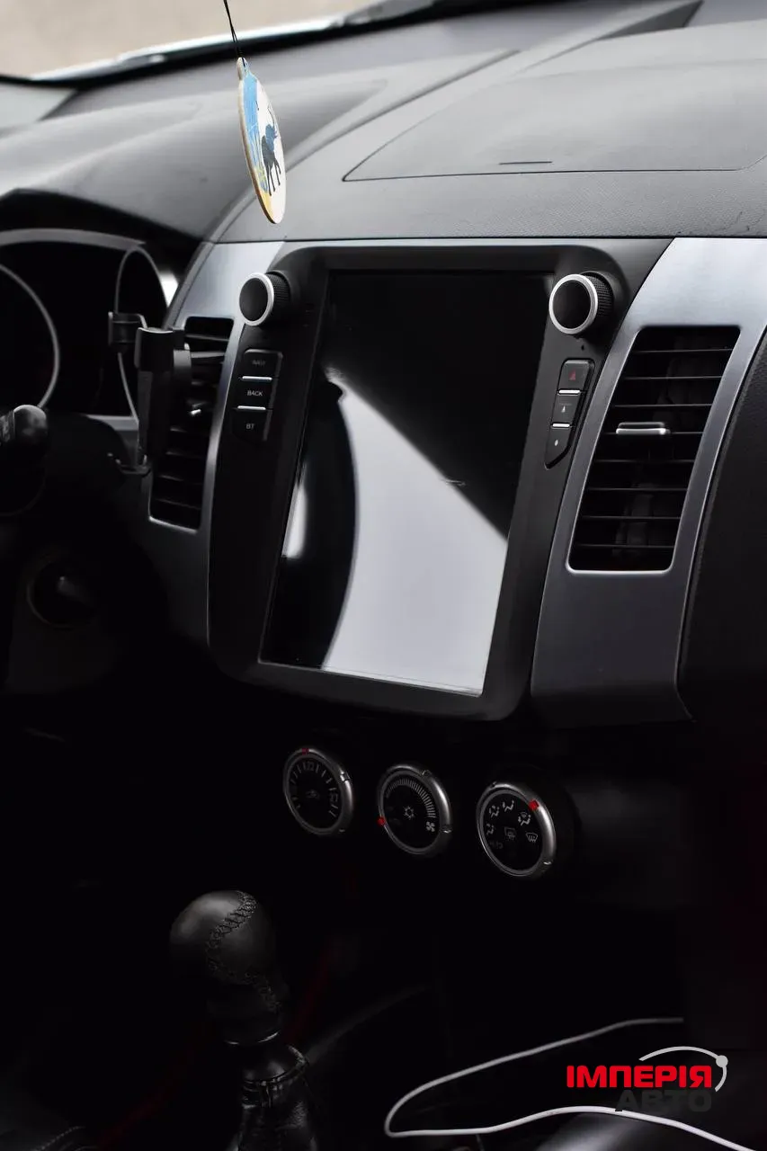 Mitsubishi Outlander - фото 8