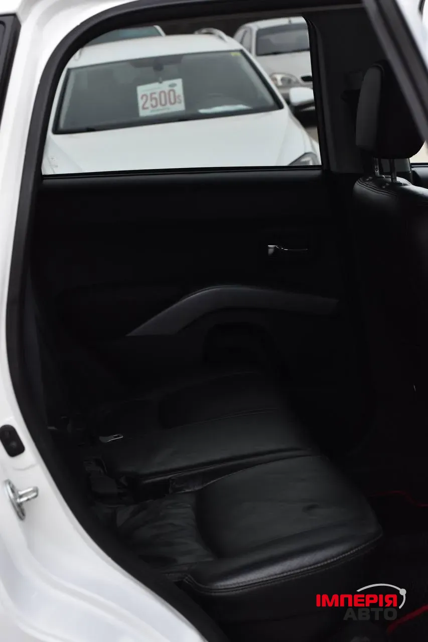 Mitsubishi Outlander - фото 9