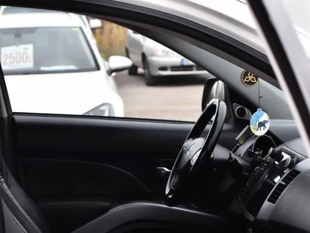 Mitsubishi Outlander - фото 5