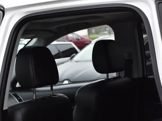 Mitsubishi Outlander - фото 3