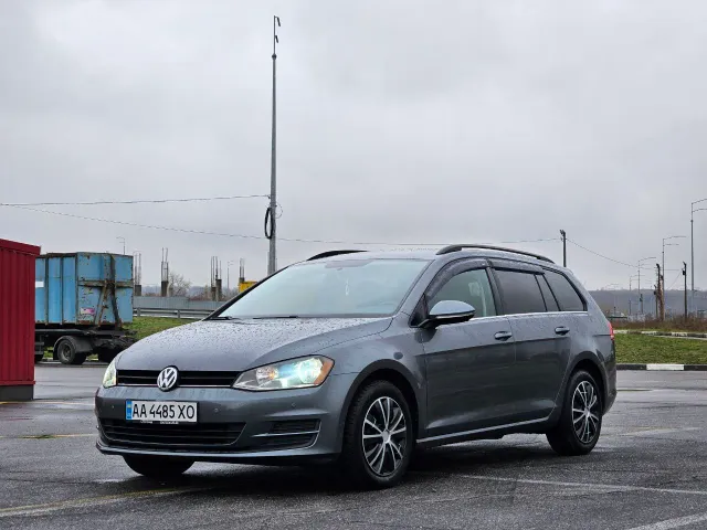 Volkswagen Golf - фото 1