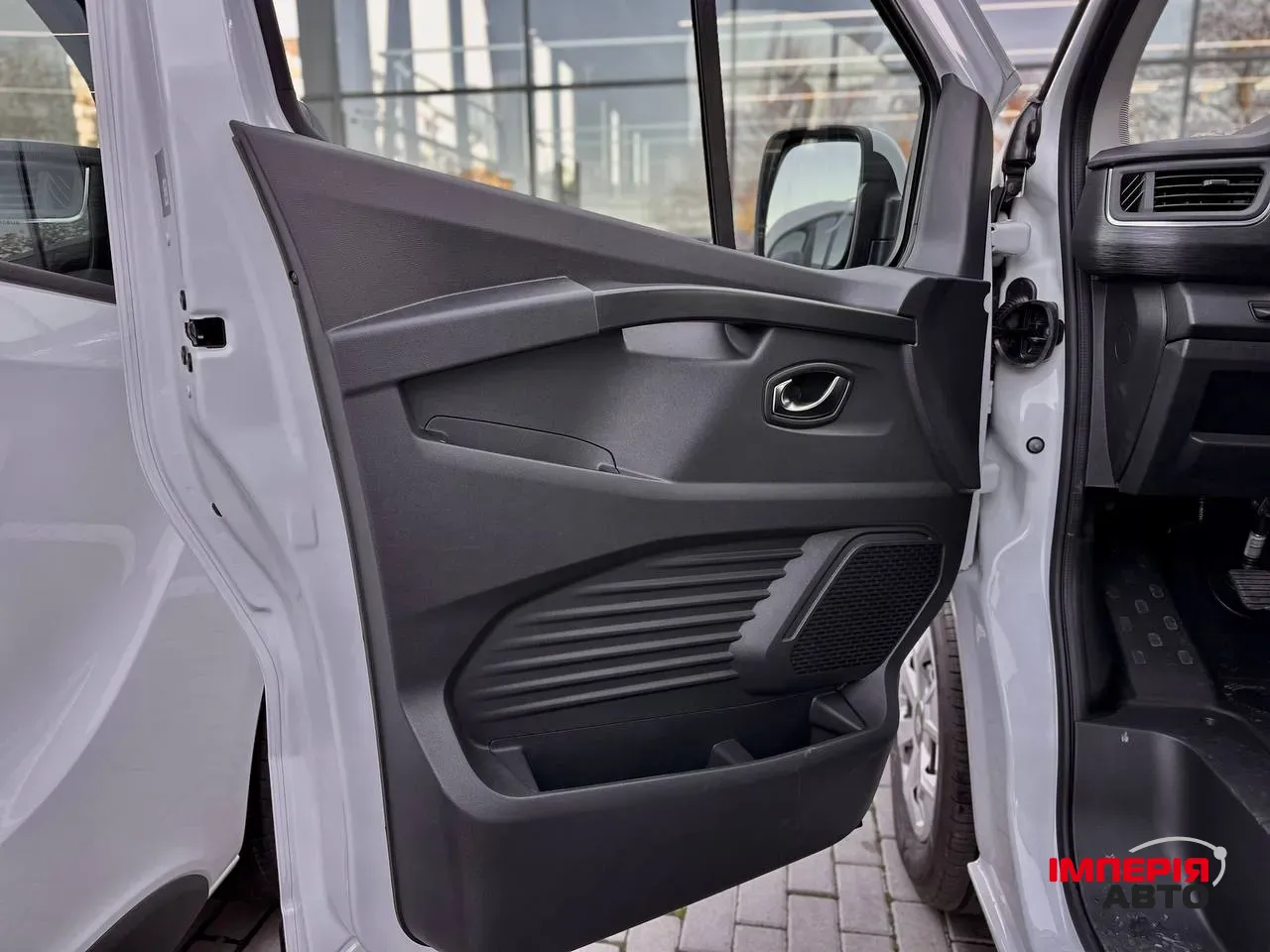 Renault Trafic - фото 15