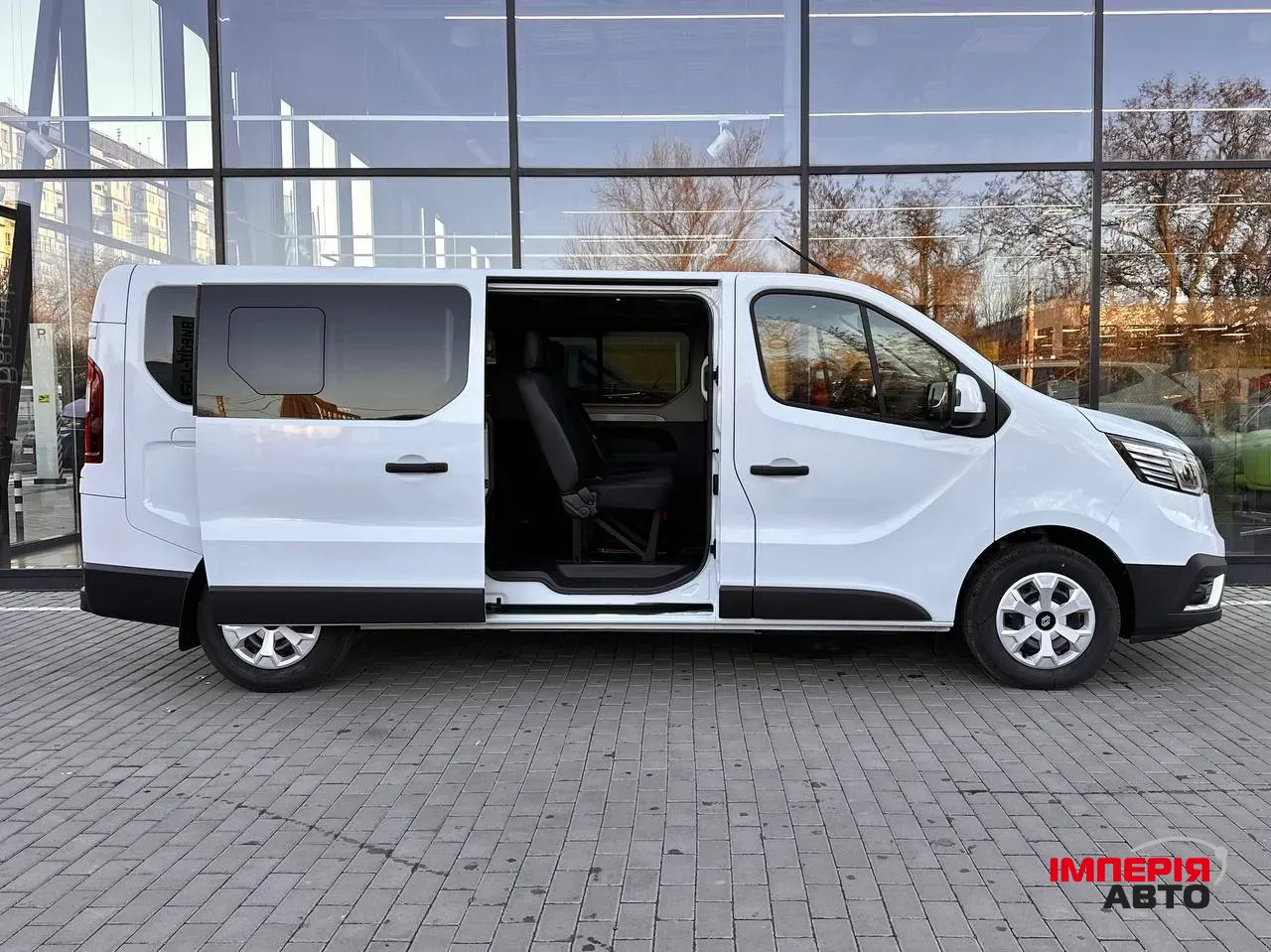 Renault Trafic - фото 11