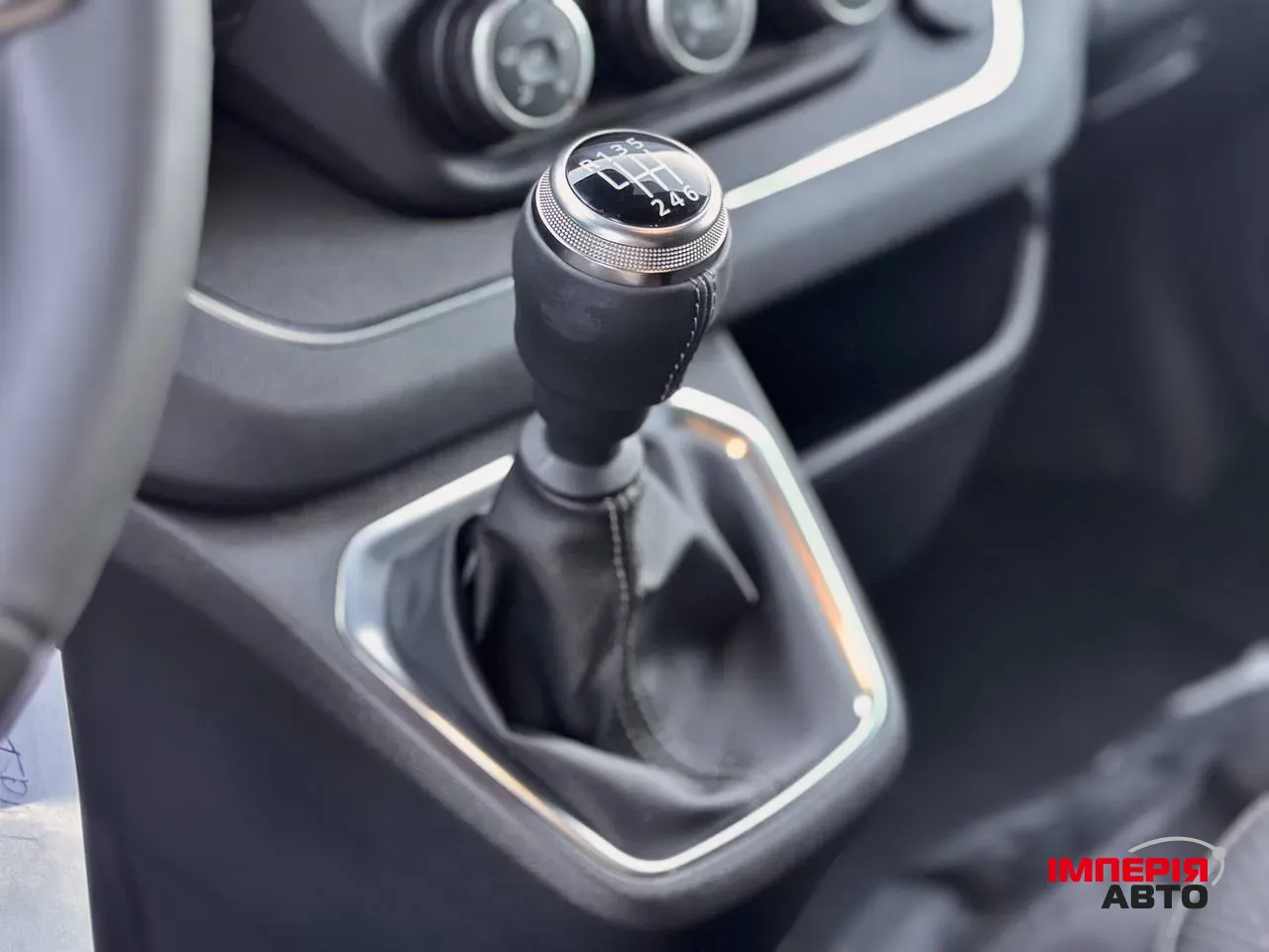 Renault Trafic - фото 20