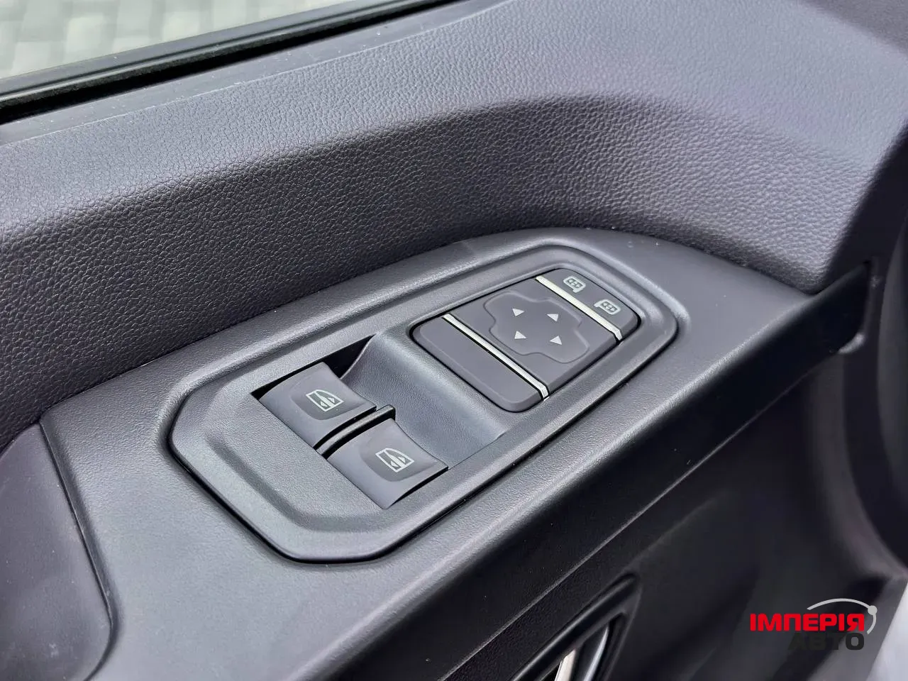 Renault Trafic - фото 17