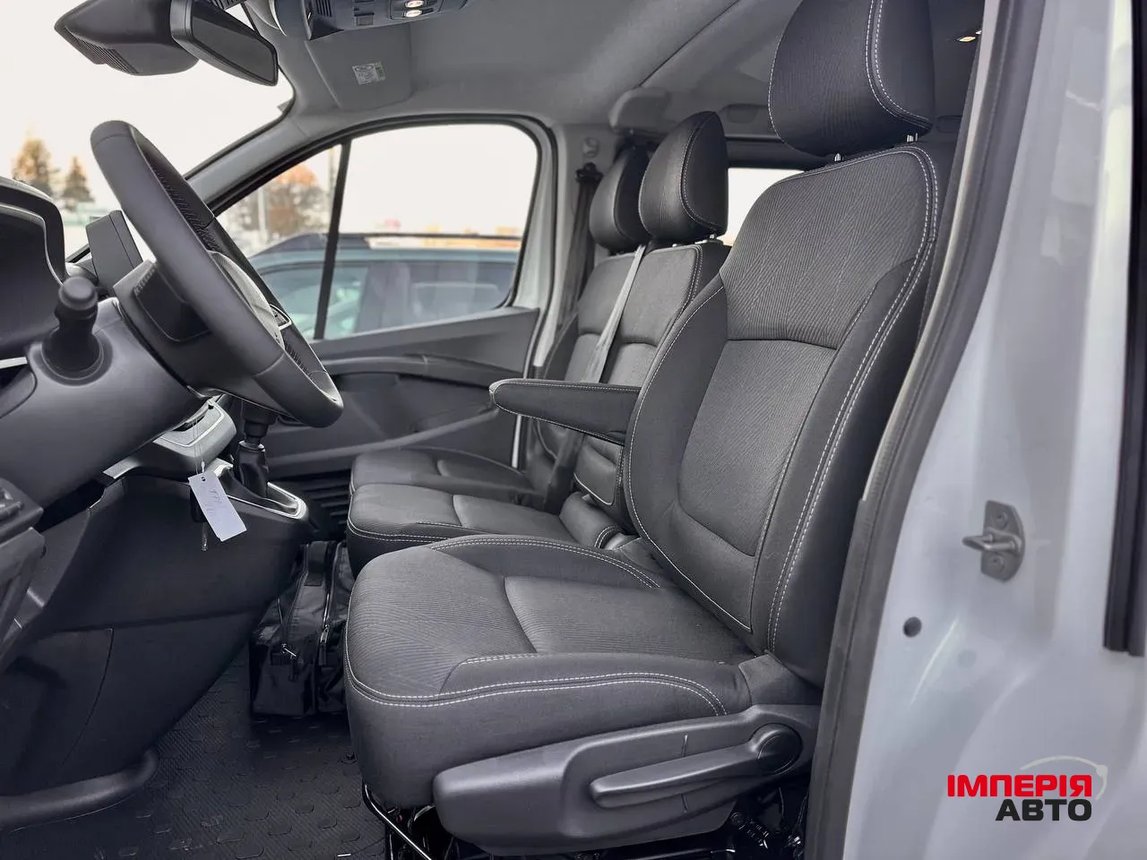 Renault Trafic - фото 16