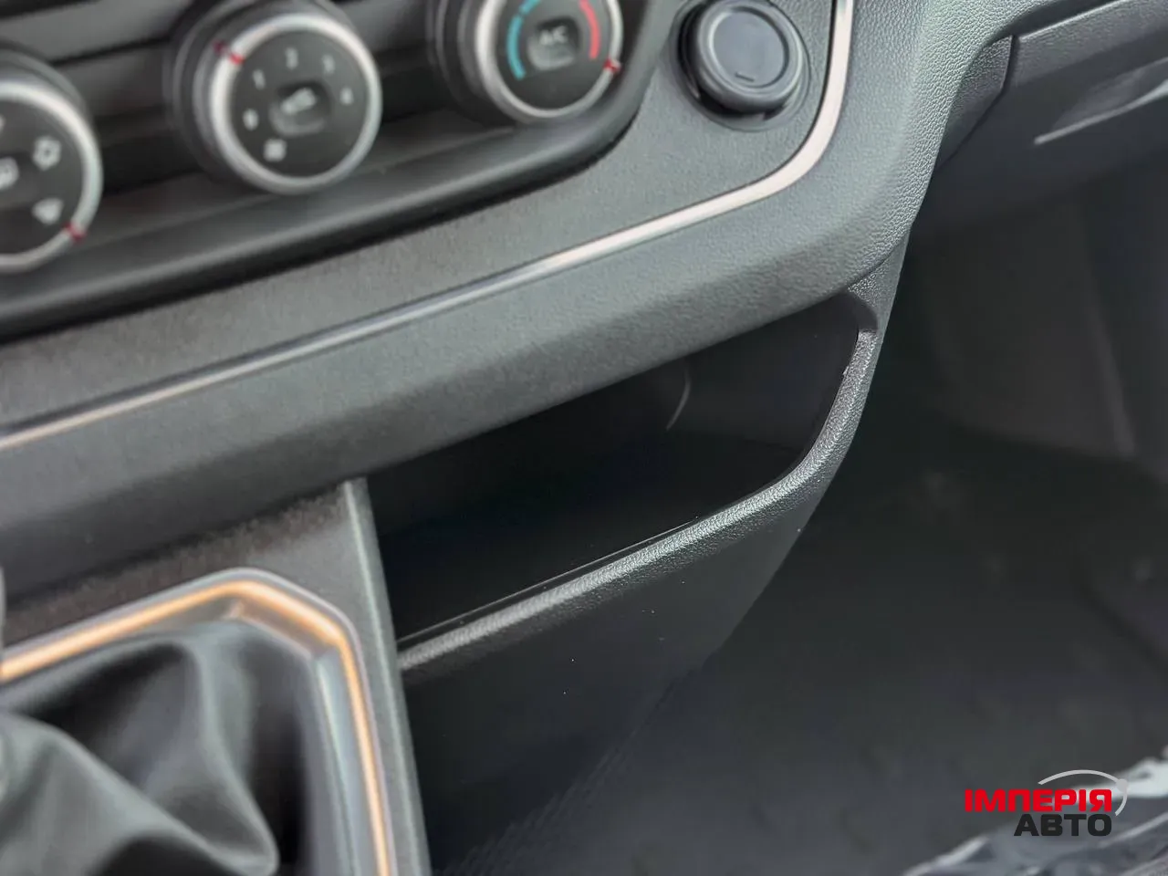 Renault Trafic - фото 24