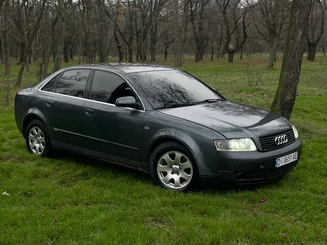 Audi A4 - фото 1