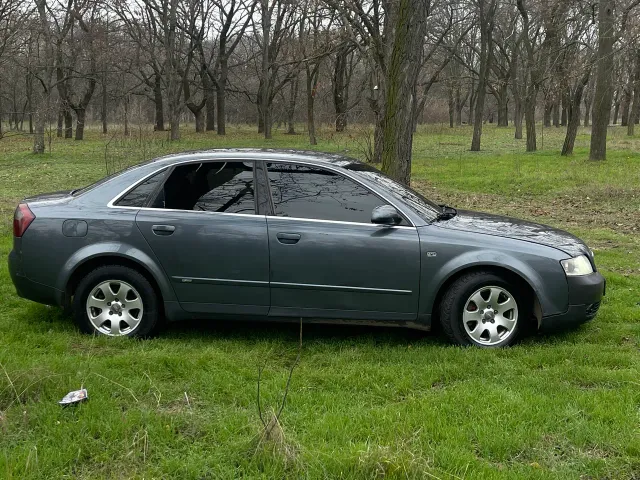 Audi A4 - фото 2