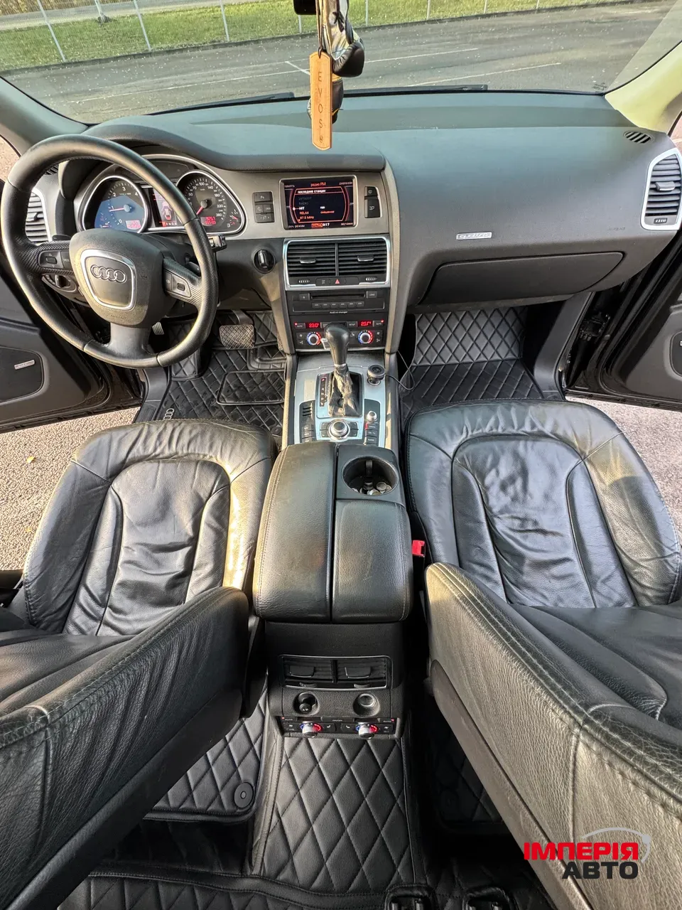 Audi Q7 - фото 15