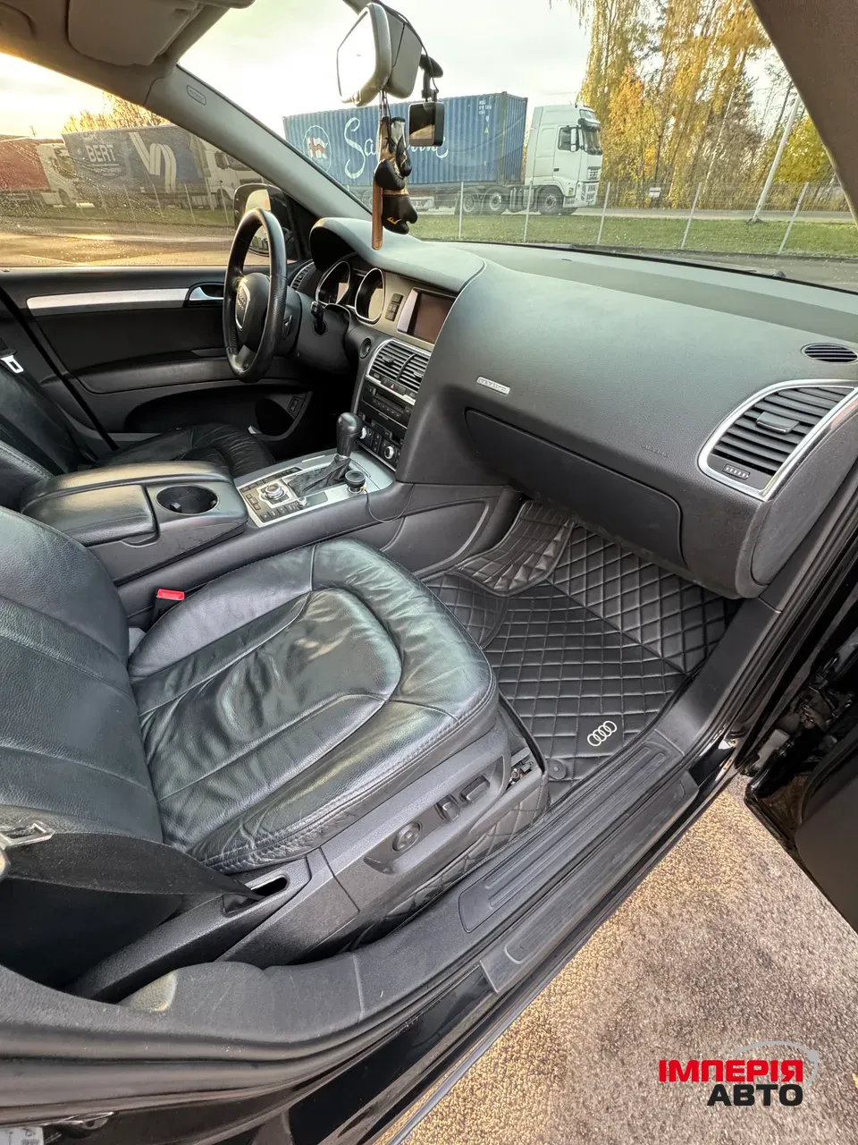 Audi Q7 - фото 12