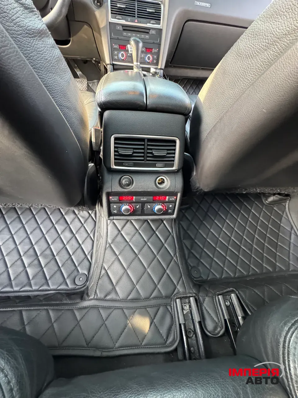 Audi Q7 - фото 16