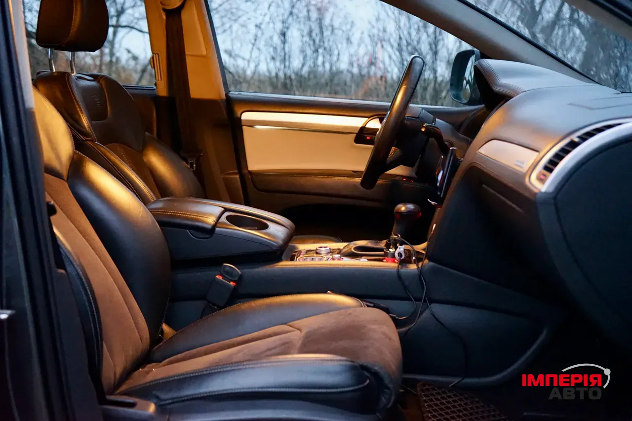 Audi Q7 - фото 18