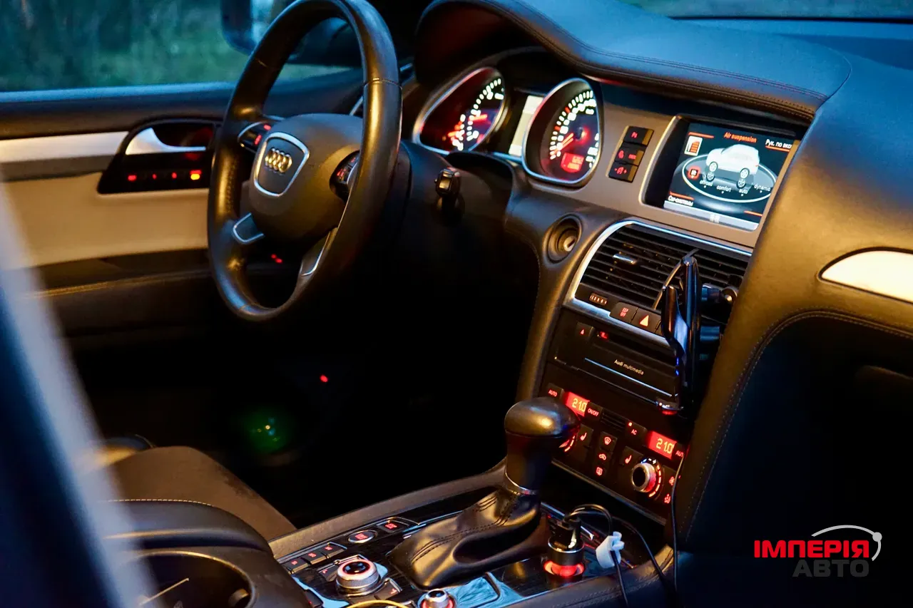 Audi Q7 - фото 20