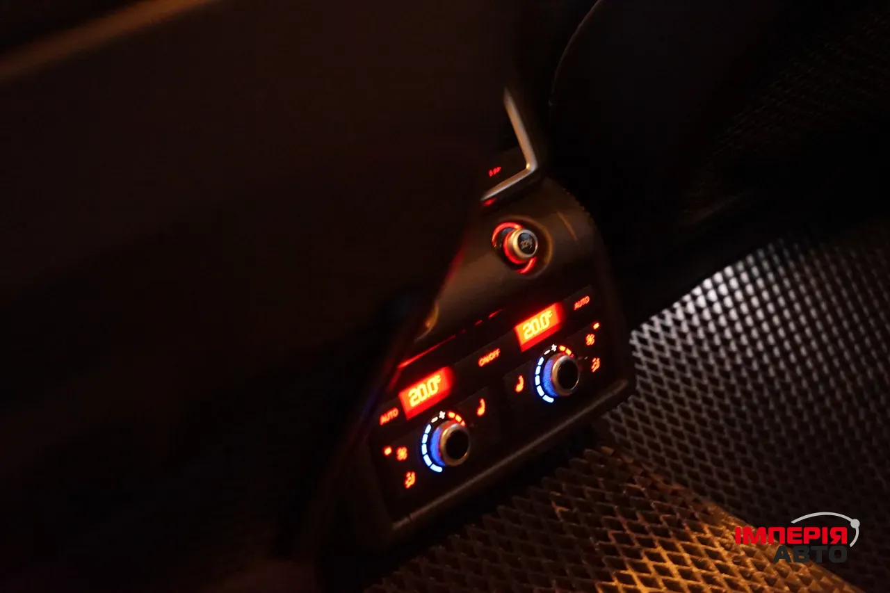 Audi Q7 - фото 16