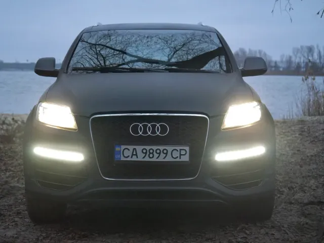 Audi Q7 - фото 1
