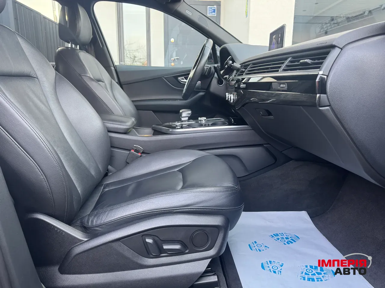 Audi Q7 - фото 12