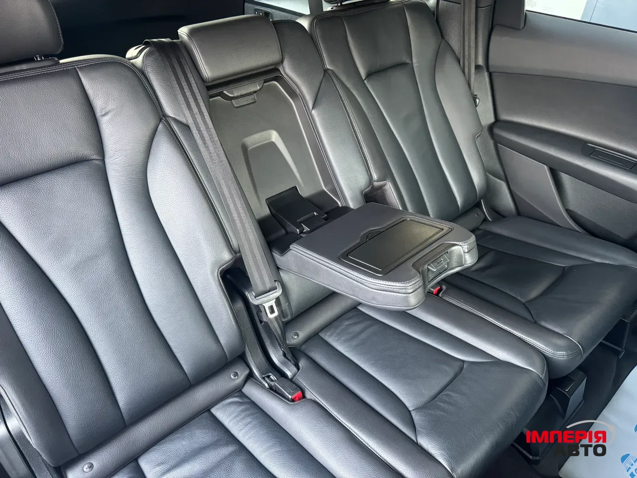 Audi Q7 - фото 25