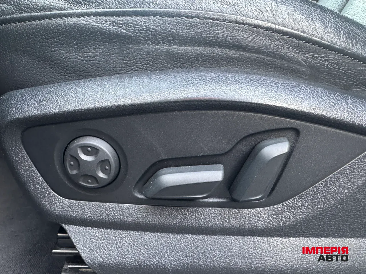 Audi Q7 - фото 17