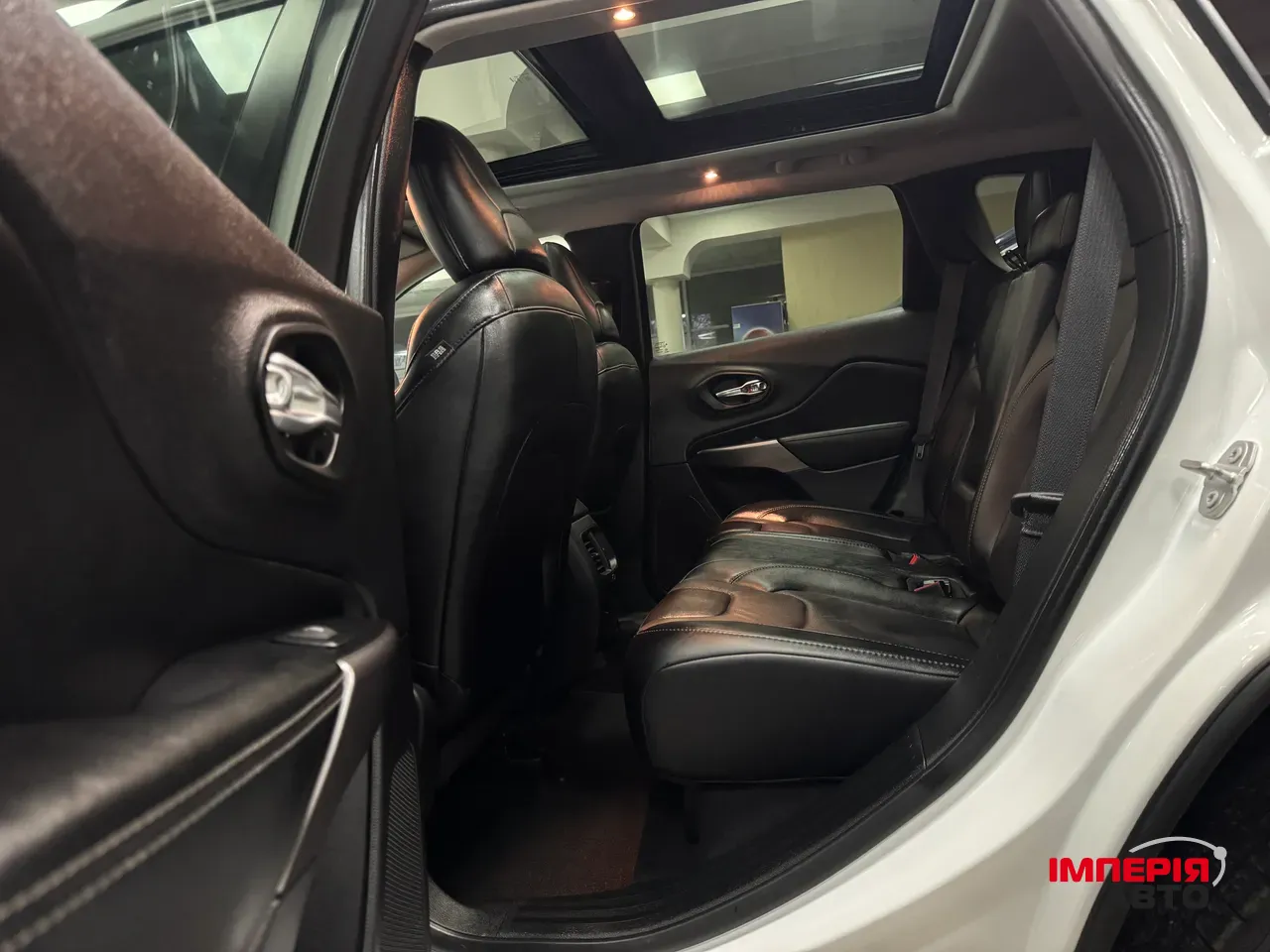 Jeep Cherokee - фото 7