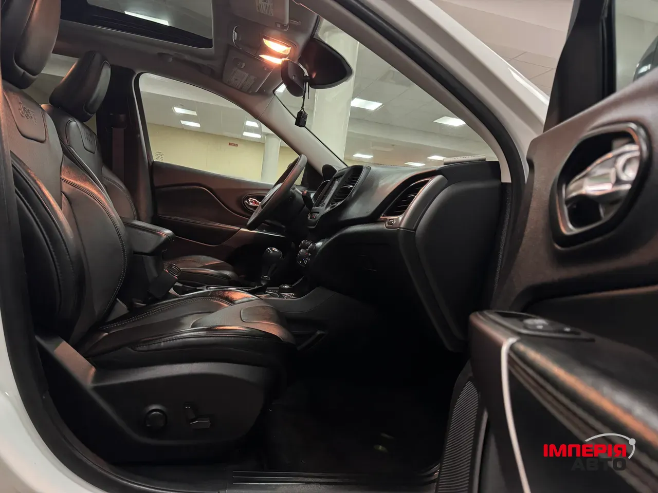 Jeep Cherokee - фото 6