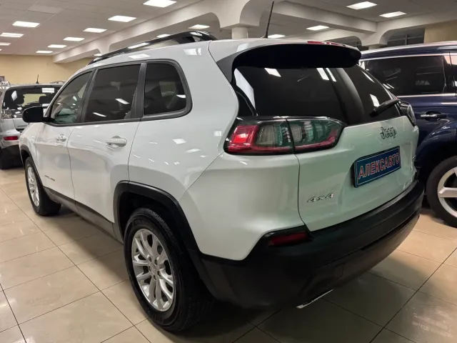 Jeep Cherokee - фото 2