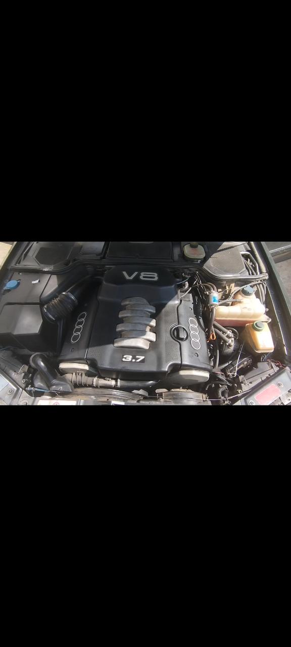 Audi A8 - фото 7