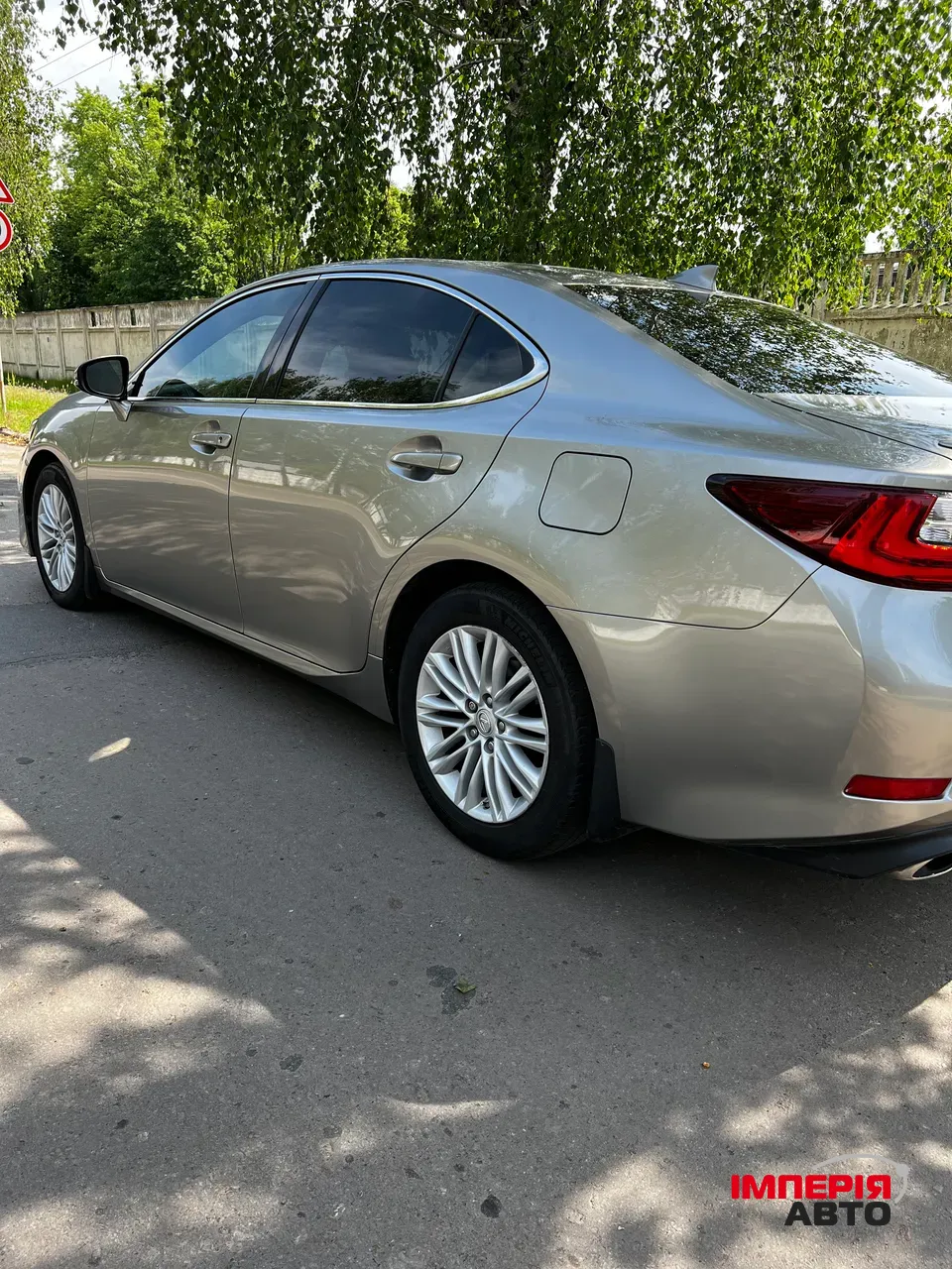 Lexus ES - фото 1