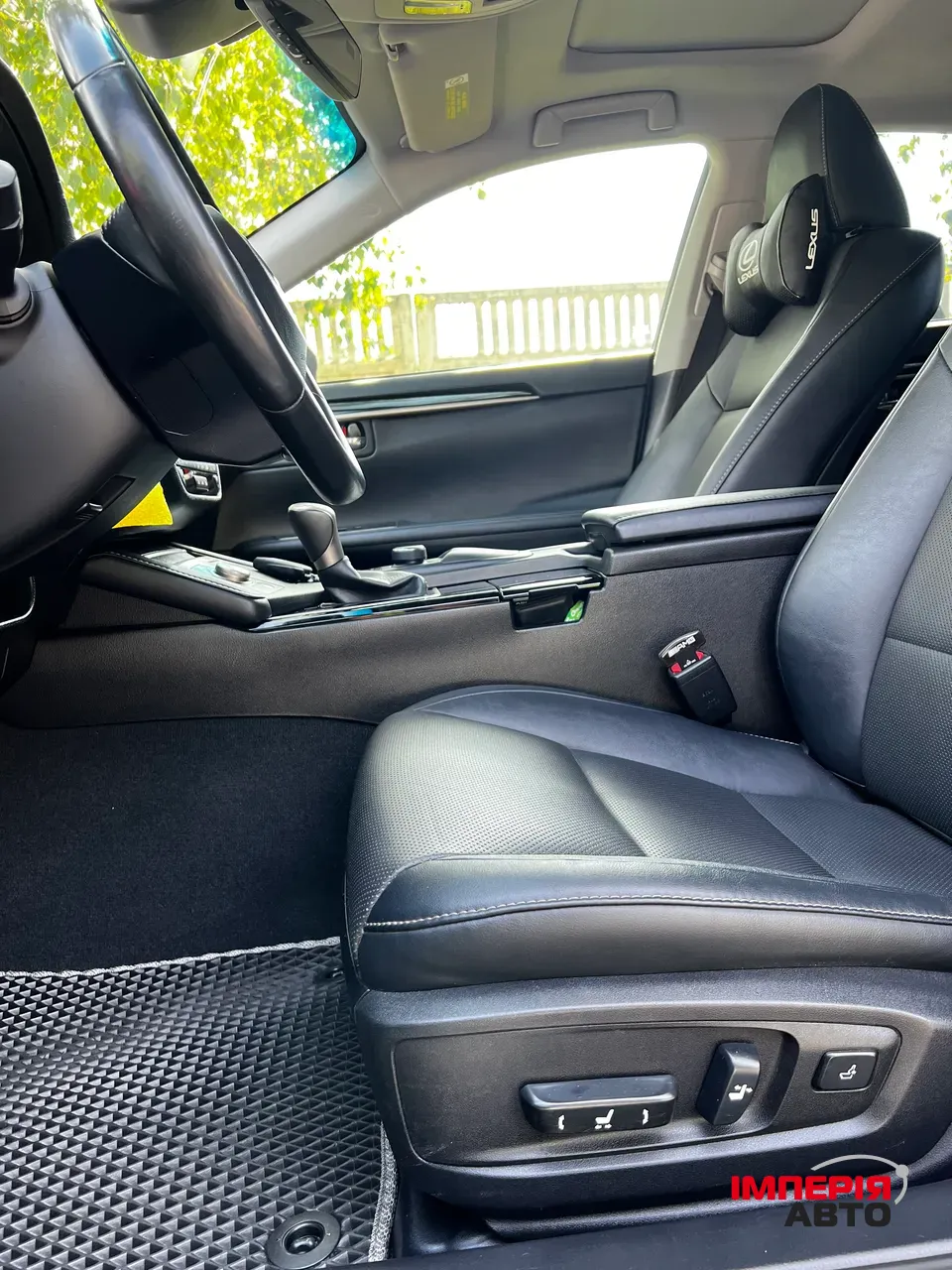 Lexus ES - фото 11