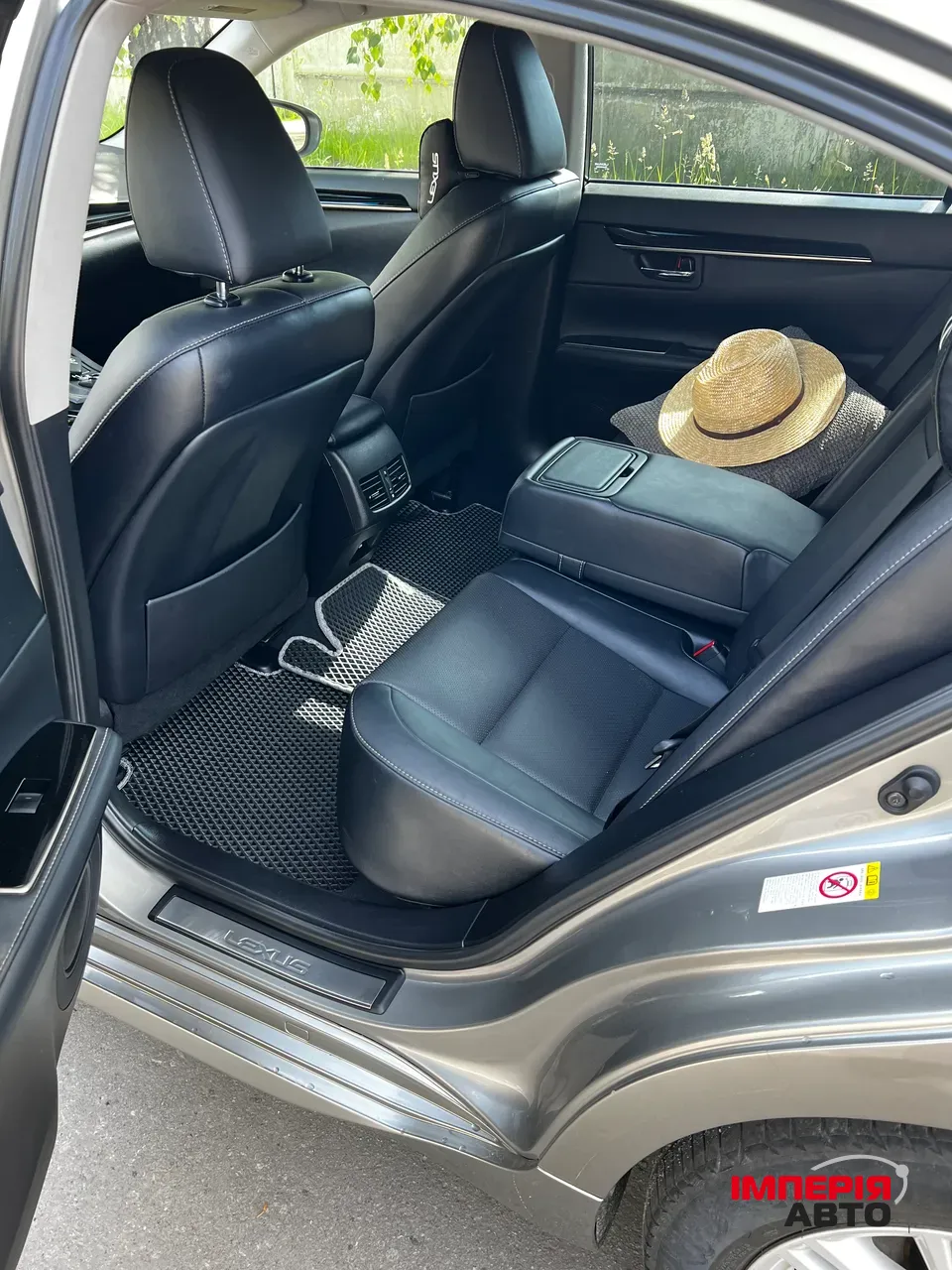 Lexus ES - фото 10