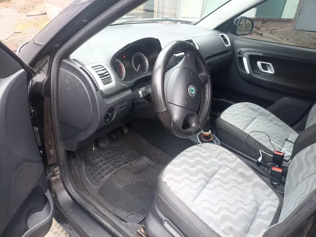 Skoda Fabia - фото 4