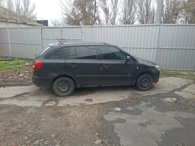 Skoda Fabia - фото 2
