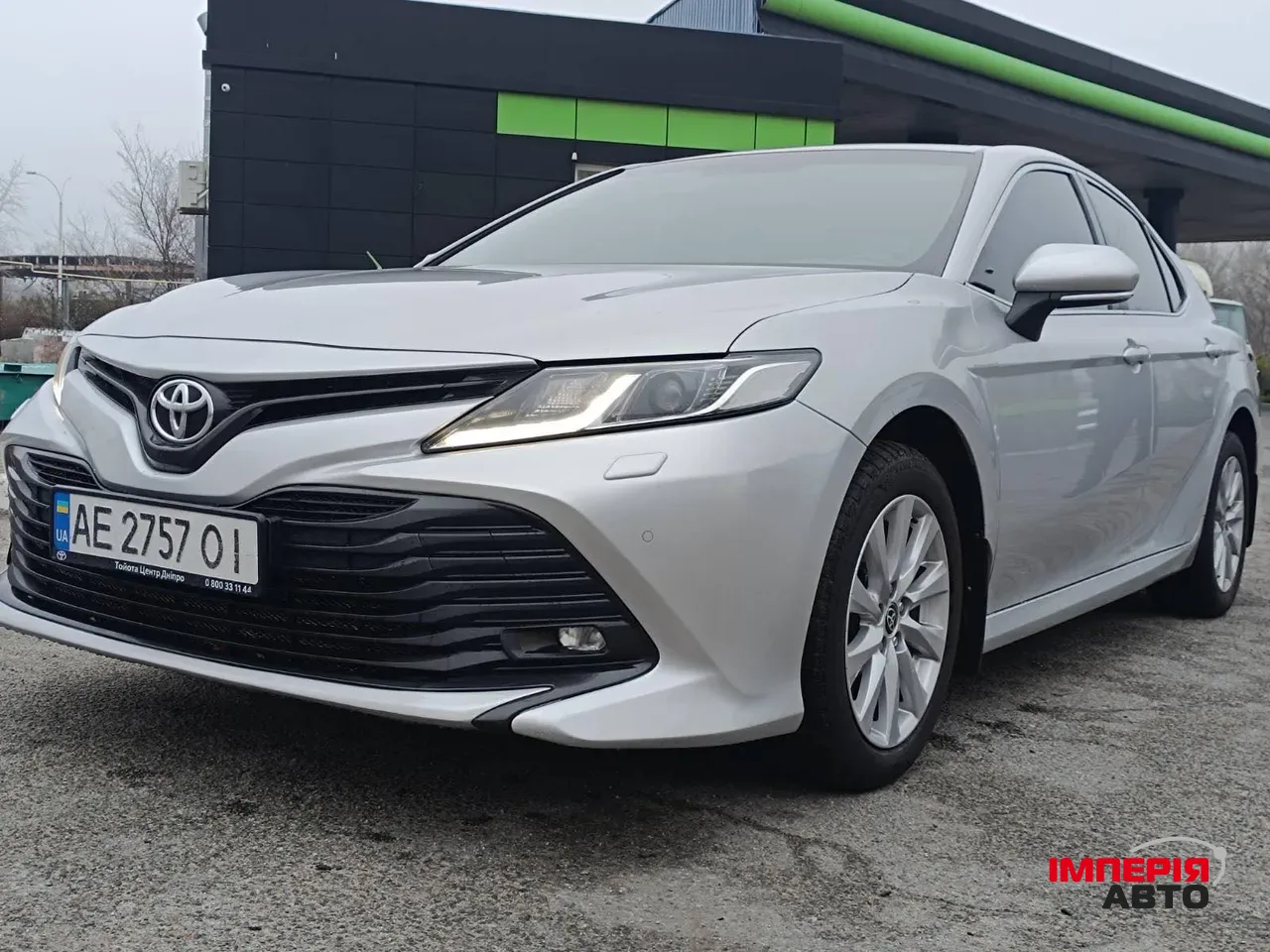 Toyota Camry - фото 1