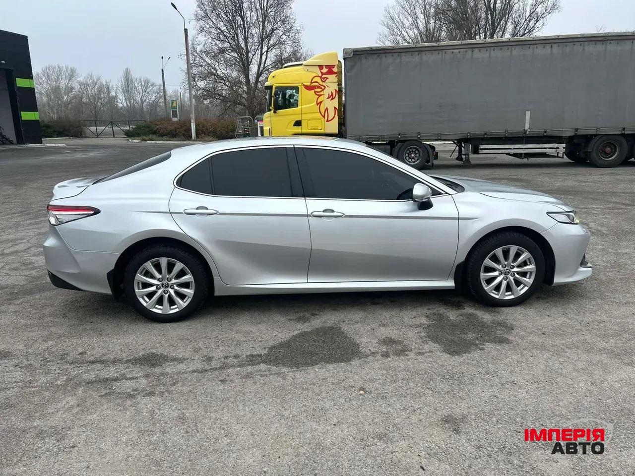 Toyota Camry - фото 3