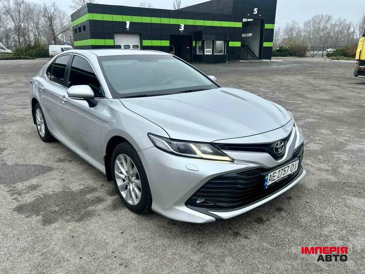 Toyota Camry - фото 2