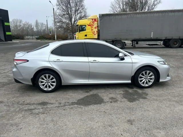 Toyota Camry - фото 3