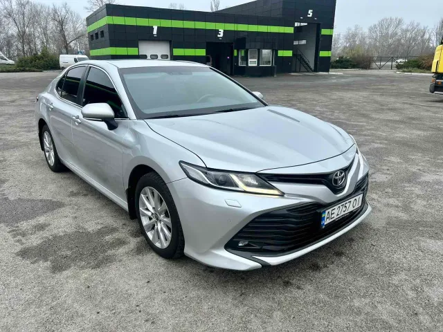 Toyota Camry - фото 2