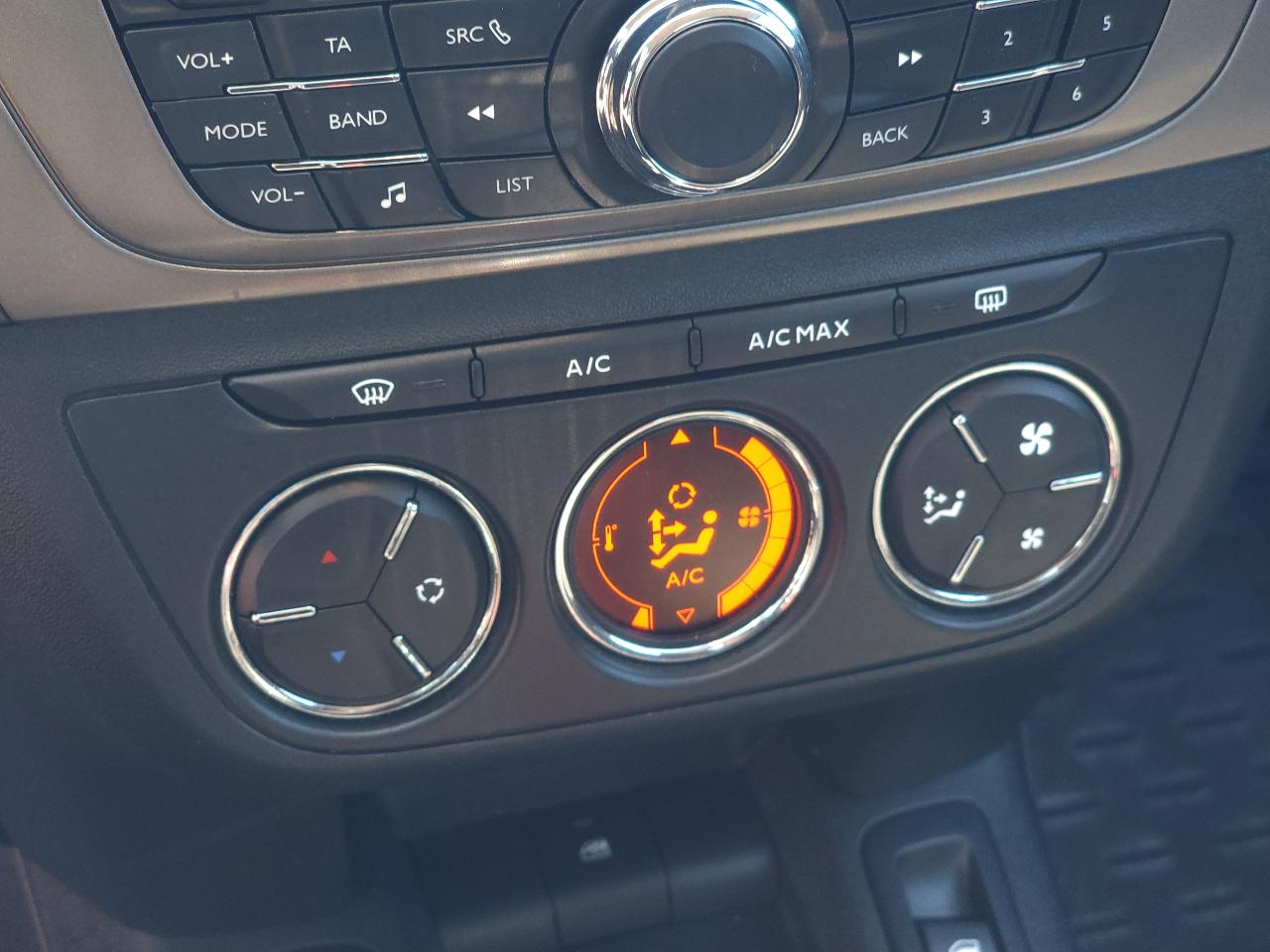 Peugeot 301 - фото 14