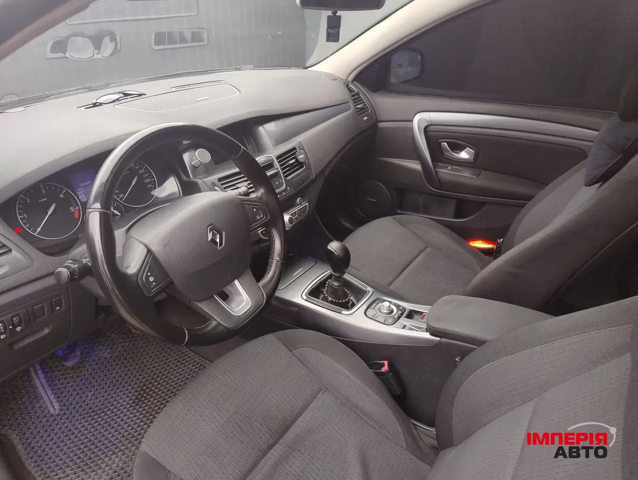 Renault Laguna - фото 11