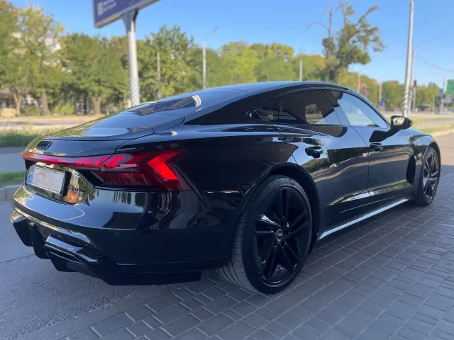 Audi RS e-tron GT - фото 4