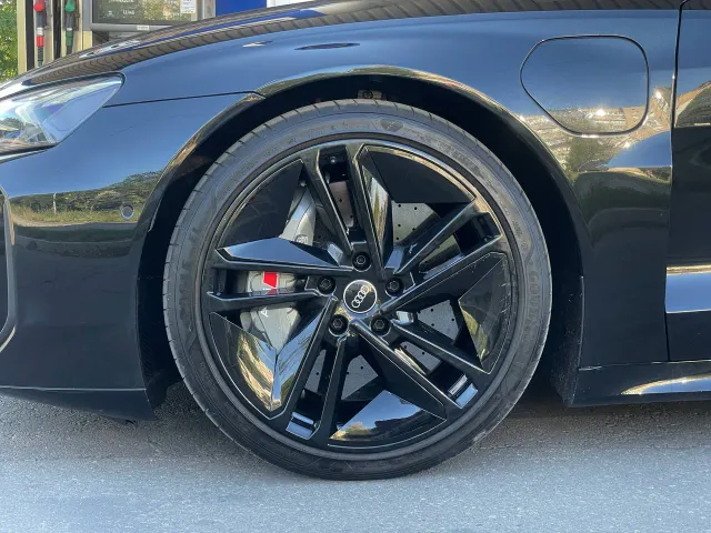 Audi RS e-tron GT - фото 5