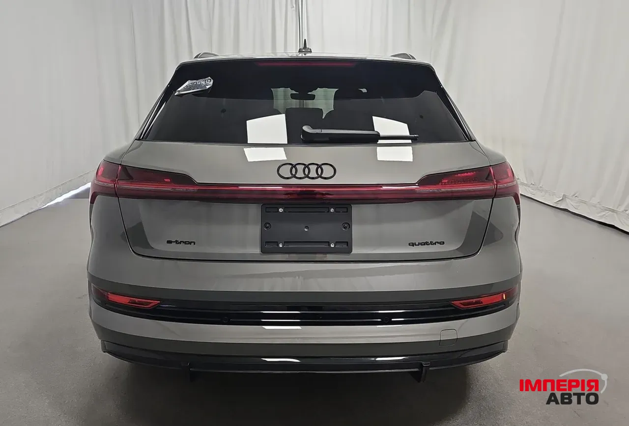 Audi e-tron - фото 6