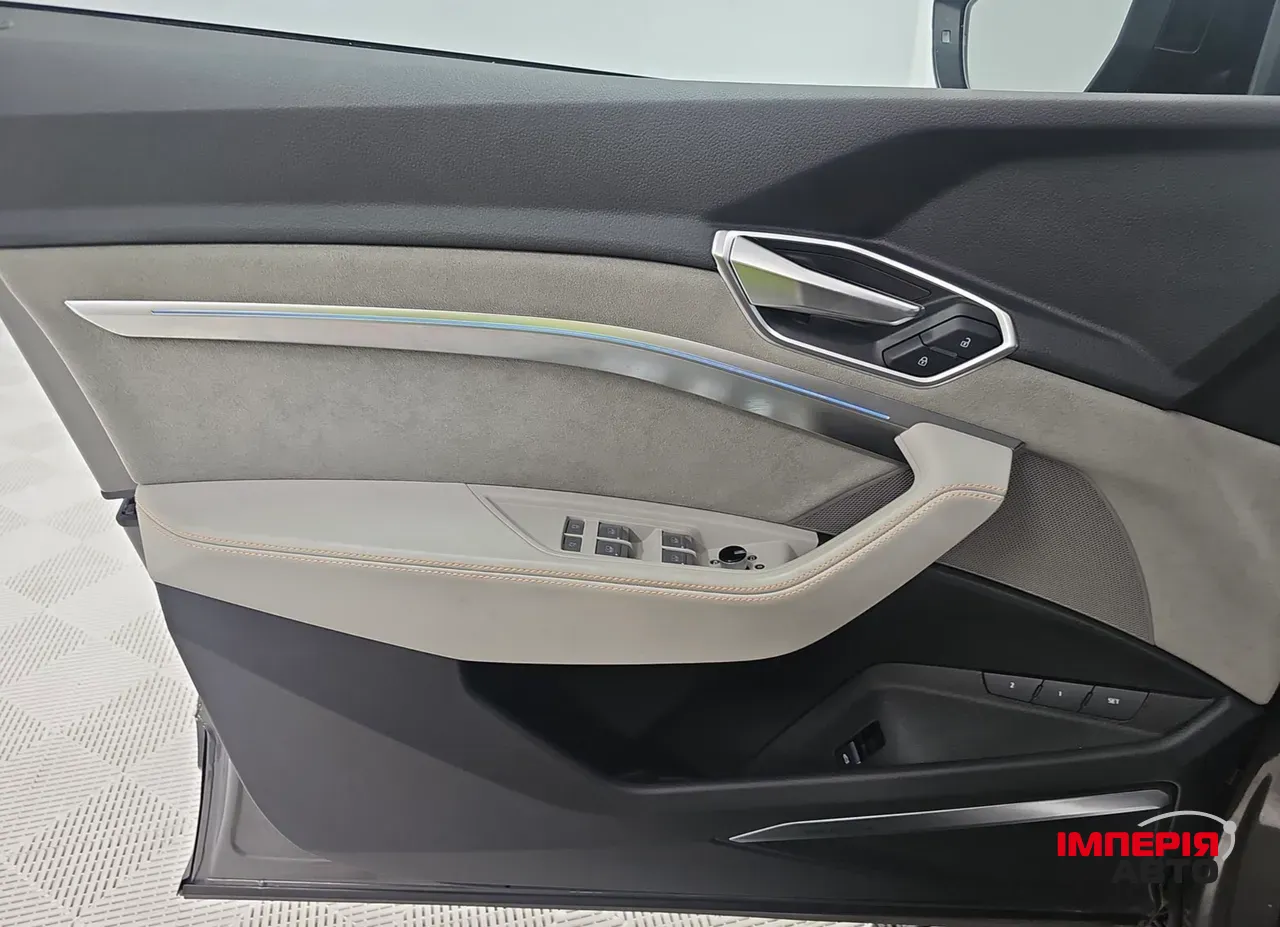 Audi e-tron - фото 17
