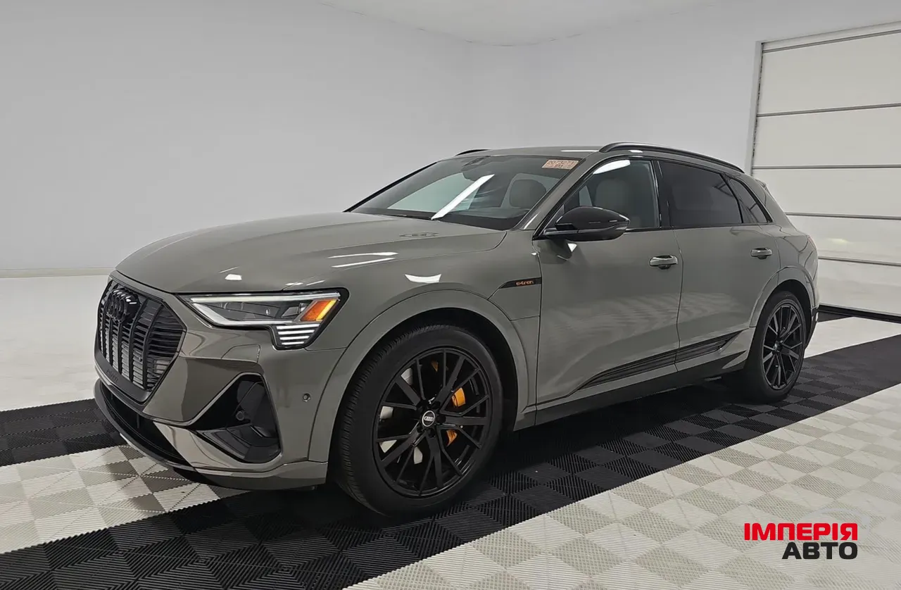 Audi e-tron - фото 10