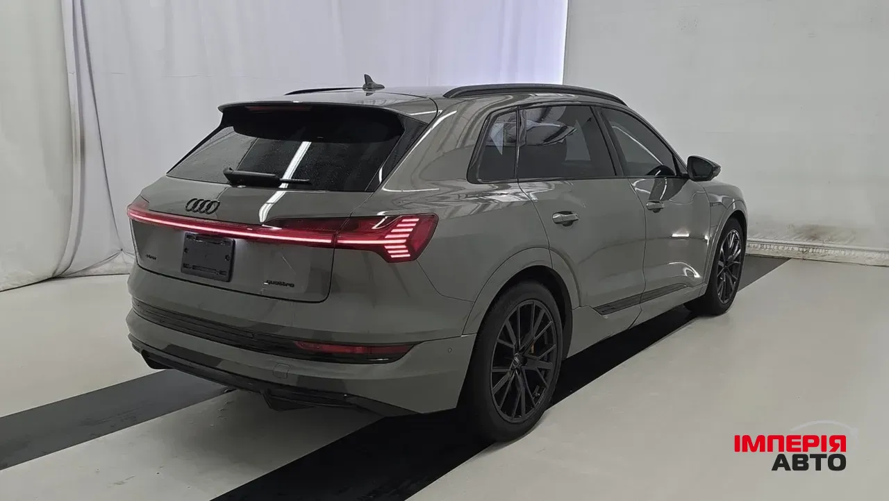 Audi e-tron - фото 9