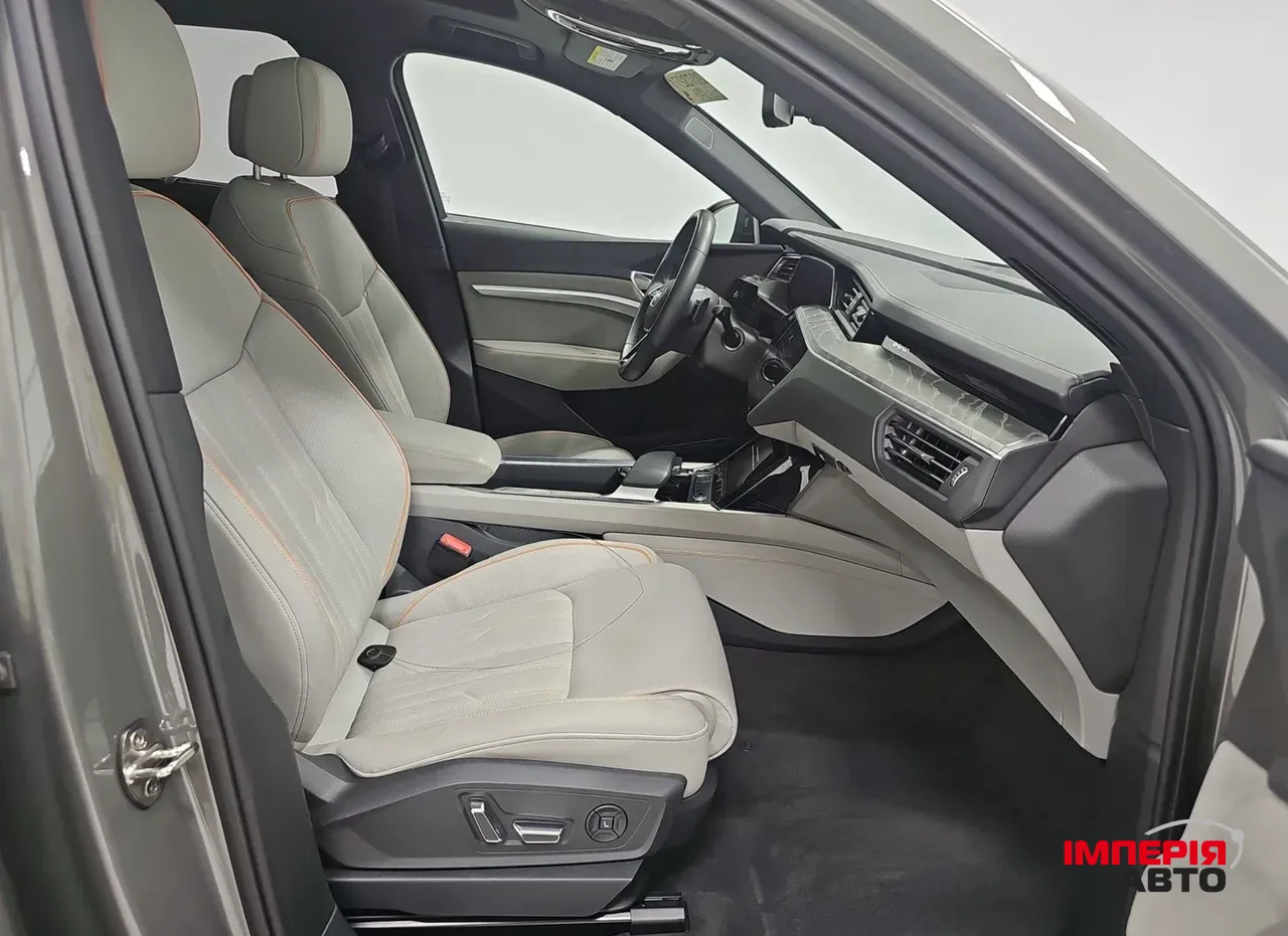 Audi e-tron - фото 16