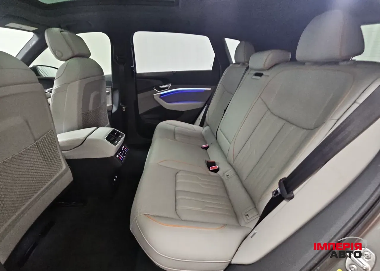 Audi e-tron - фото 23