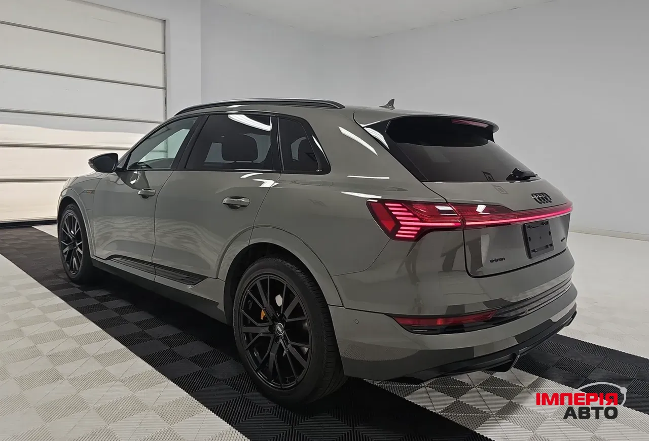 Audi e-tron - фото 5